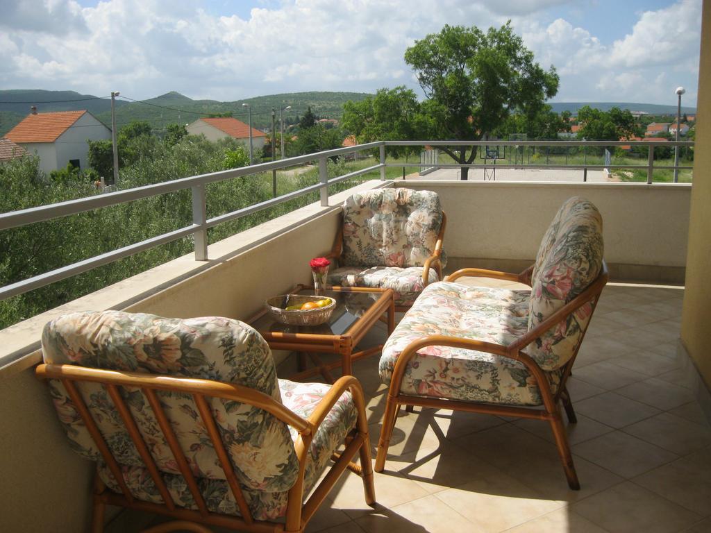 Apartment Promona Drniš Eksteriør billede
