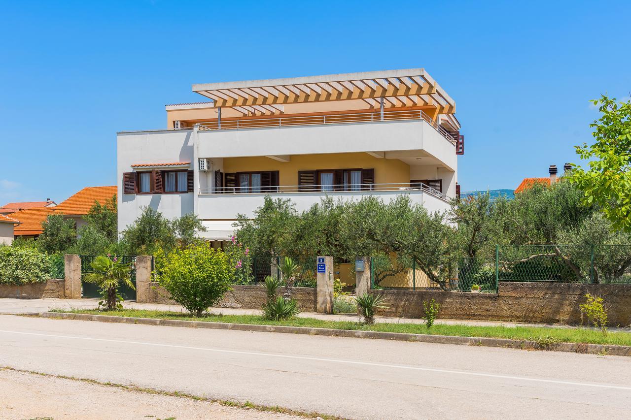 Apartment Promona Drniš Eksteriør billede
